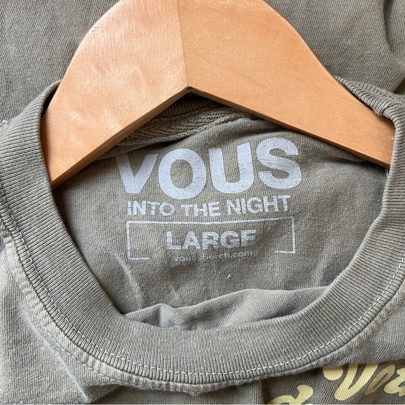 Vous Worship T-shirt Into the Night Church Size Large - Picture 5 of 5